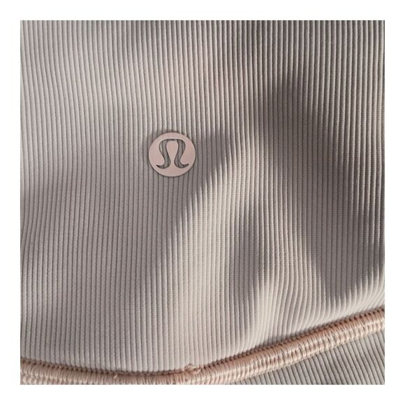 Lululemon Ribbed ContouredHigh Rise Short 8” Luxtreme Peach Pink Women's 8 - Picture 3 of 4